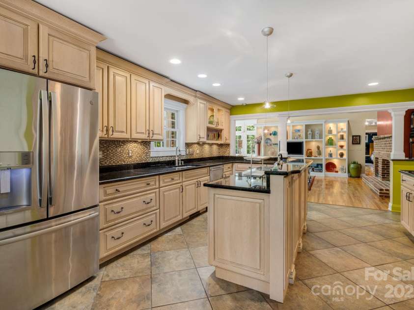 3 Amherst Road, Asheville, NC 28803.  MLS# CAR4281202, YatesRealty ID 27275. Kitchen/Island