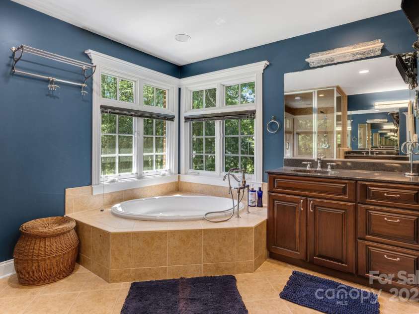 3 Amherst Road, Asheville, NC 28803.  MLS# CAR4281202, YatesRealty ID 27275. Primary Bathroom