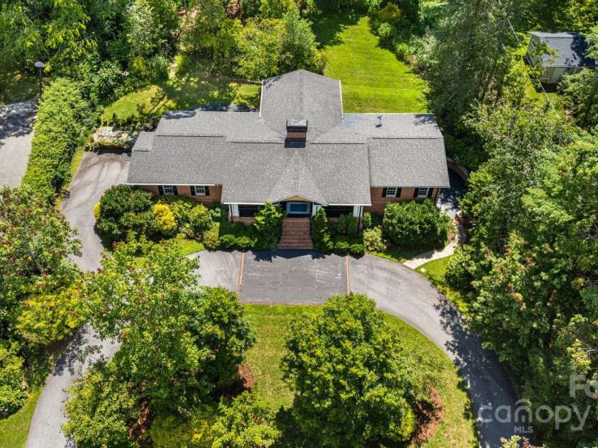 3 Amherst Road, Asheville, NC 28803.  MLS# CAR4281202, YatesRealty ID 27275. Spacious Lot