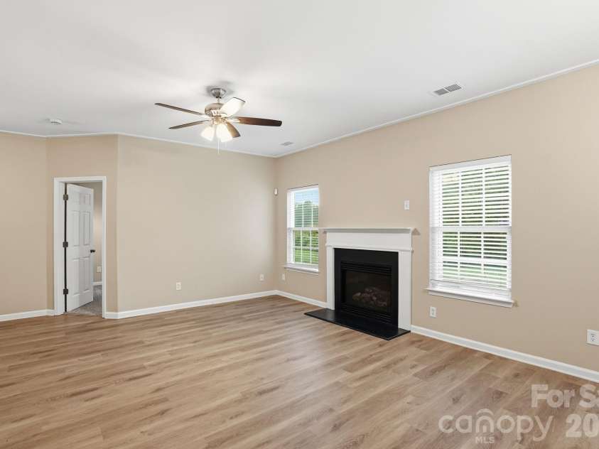6427 Hermsley Road, Charlotte, NC 28278.  MLS# CAR4386476, YatesRealty ID 27275. 