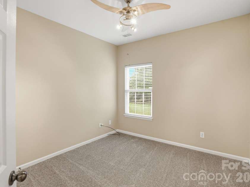 6427 Hermsley Road, Charlotte, NC 28278.  MLS# CAR4386476, YatesRealty ID 27275. 