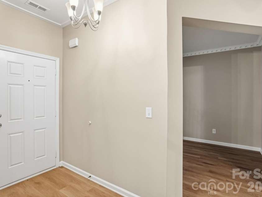 6427 Hermsley Road, Charlotte, NC 28278.  MLS# CAR4386476, YatesRealty ID 27275. 