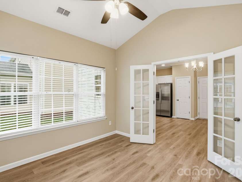6427 Hermsley Road, Charlotte, NC 28278.  MLS# CAR4386476, YatesRealty ID 27275. 