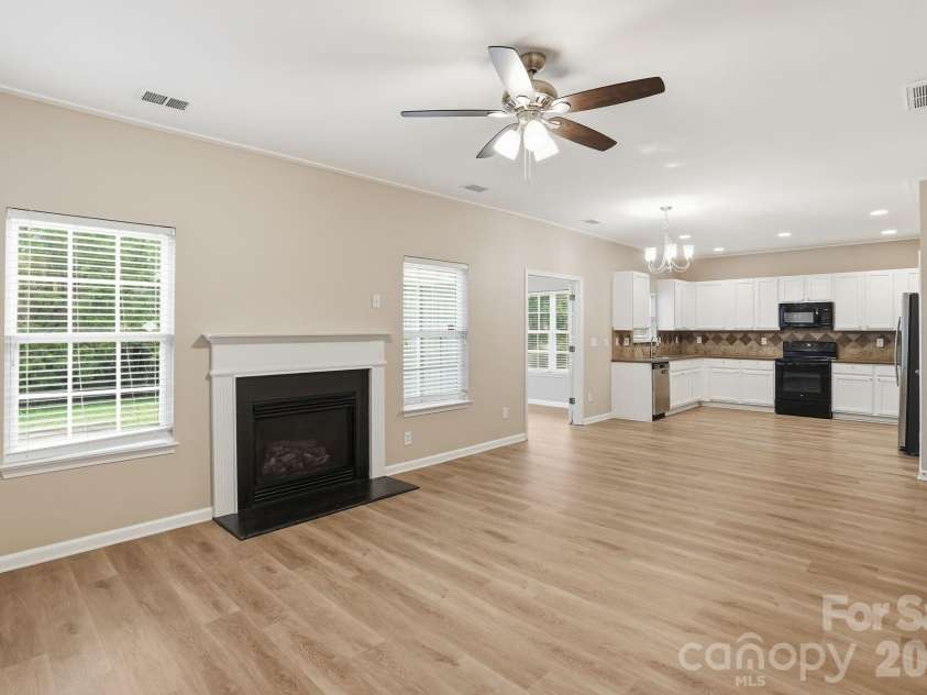 6427 Hermsley Road, Charlotte, NC 28278.  MLS# CAR4386476, YatesRealty ID 27275. 