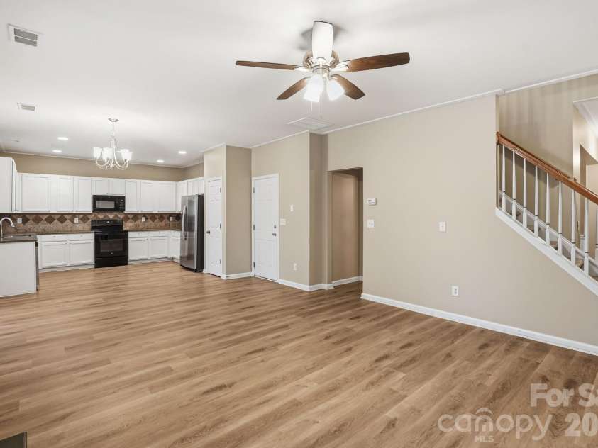 6427 Hermsley Road, Charlotte, NC 28278.  MLS# CAR4386476, YatesRealty ID 27275. 