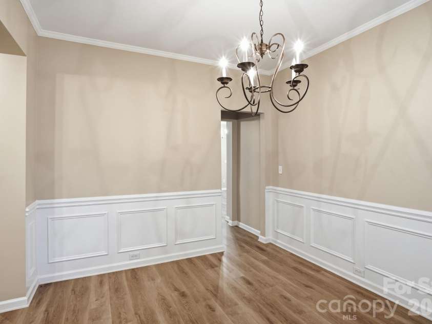 6427 Hermsley Road, Charlotte, NC 28278.  MLS# CAR4386476, YatesRealty ID 27275. 