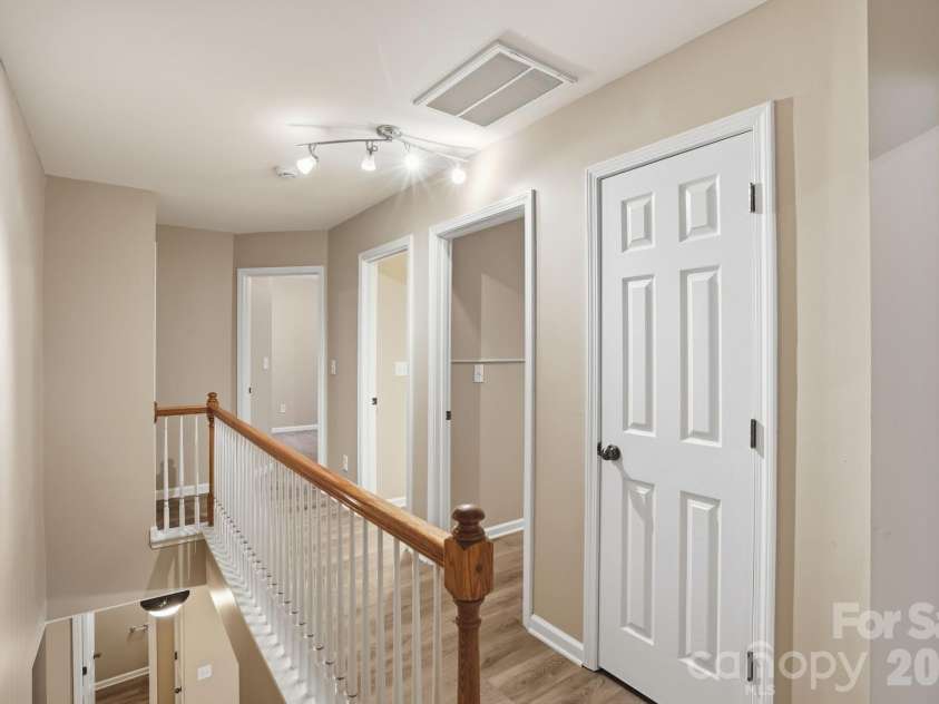6427 Hermsley Road, Charlotte, NC 28278.  MLS# CAR4386476, YatesRealty ID 27275. 