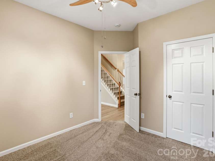 6427 Hermsley Road, Charlotte, NC 28278.  MLS# CAR4386476, YatesRealty ID 27275. 