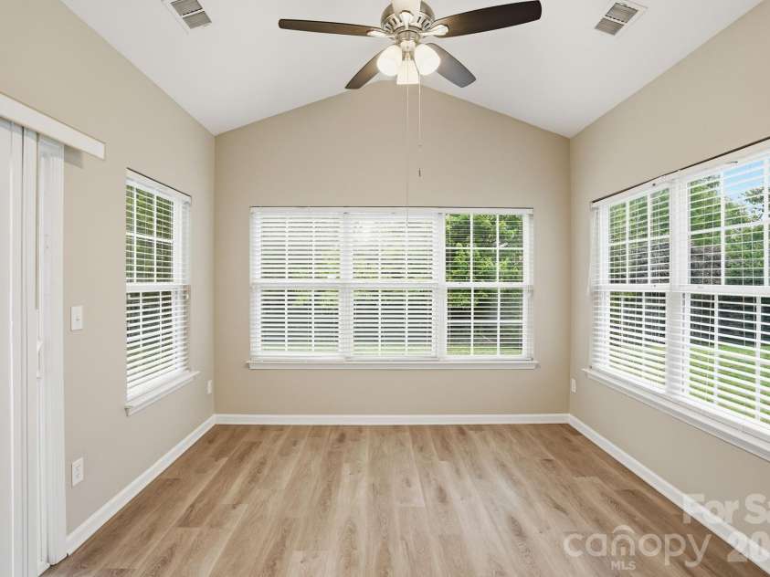 6427 Hermsley Road, Charlotte, NC 28278.  MLS# CAR4386476, YatesRealty ID 27275. 