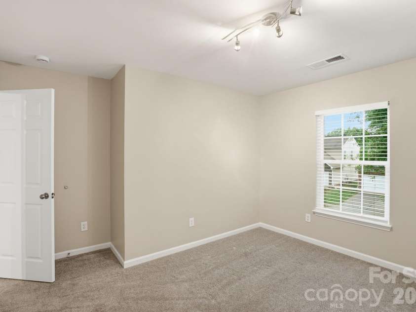 6427 Hermsley Road, Charlotte, NC 28278.  MLS# CAR4386476, YatesRealty ID 27275. 