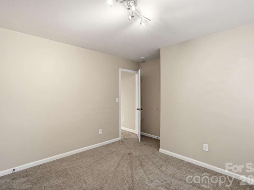 6427 Hermsley Road, Charlotte, NC 28278.  MLS# CAR4386476, YatesRealty ID 27275. 