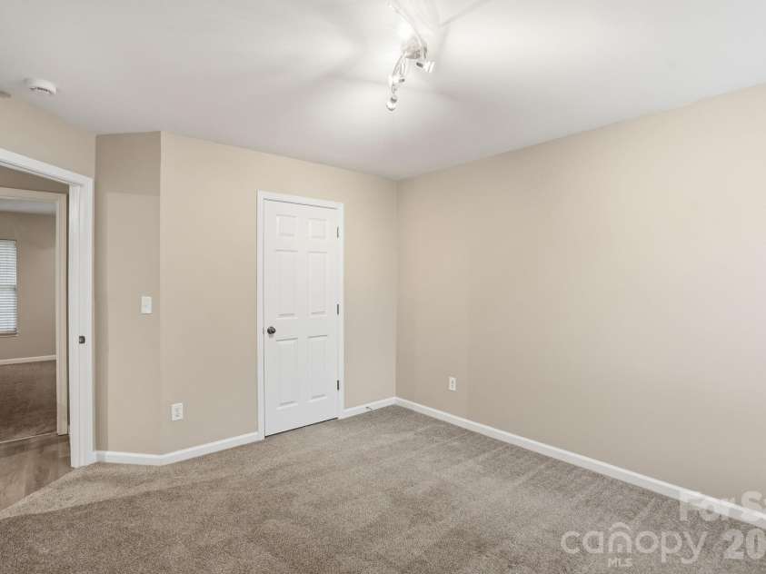 6427 Hermsley Road, Charlotte, NC 28278.  MLS# CAR4386476, YatesRealty ID 27275. 