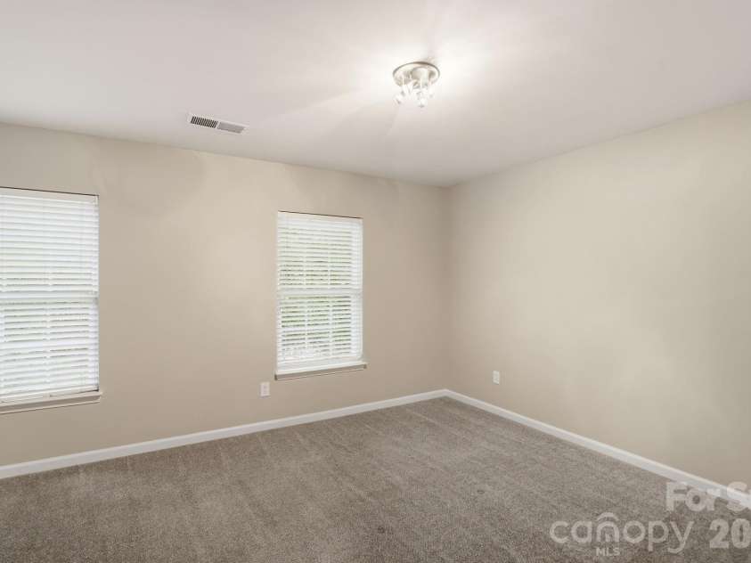 6427 Hermsley Road, Charlotte, NC 28278.  MLS# CAR4386476, YatesRealty ID 27275. 