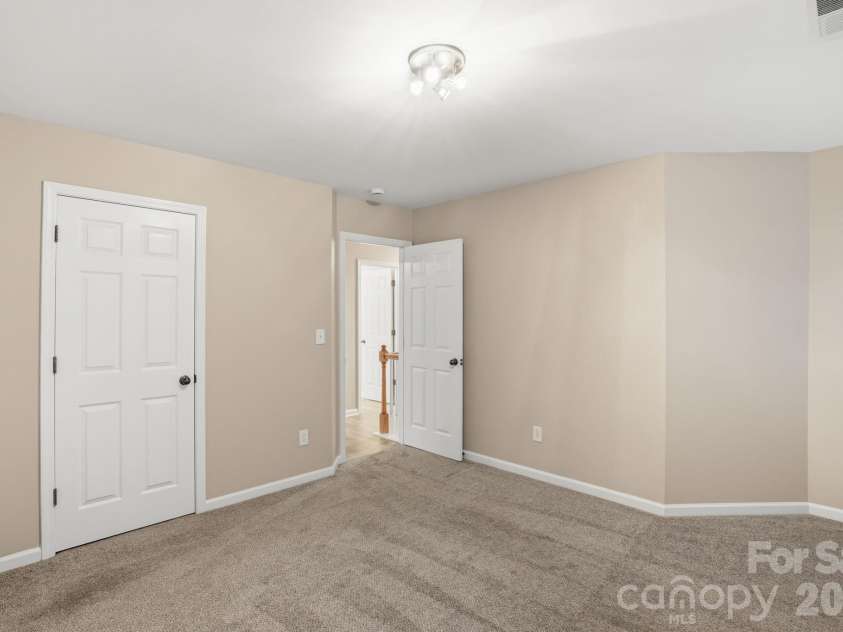 6427 Hermsley Road, Charlotte, NC 28278.  MLS# CAR4386476, YatesRealty ID 27275. 