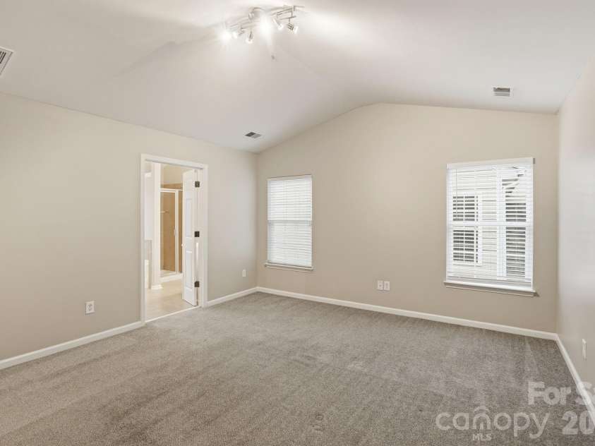 6427 Hermsley Road, Charlotte, NC 28278.  MLS# CAR4386476, YatesRealty ID 27275. 