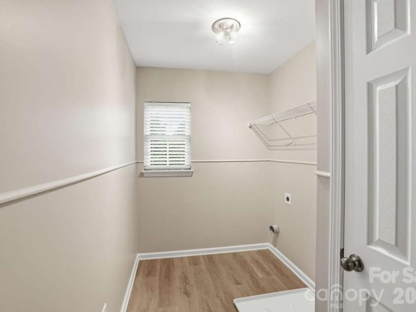 6427 Hermsley Road, Charlotte, NC 28278.  MLS# CAR4386476, YatesRealty ID 27275. 