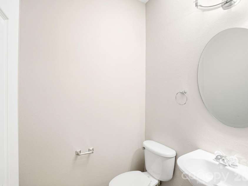 6427 Hermsley Road, Charlotte, NC 28278.  MLS# CAR4386476, YatesRealty ID 27275. 