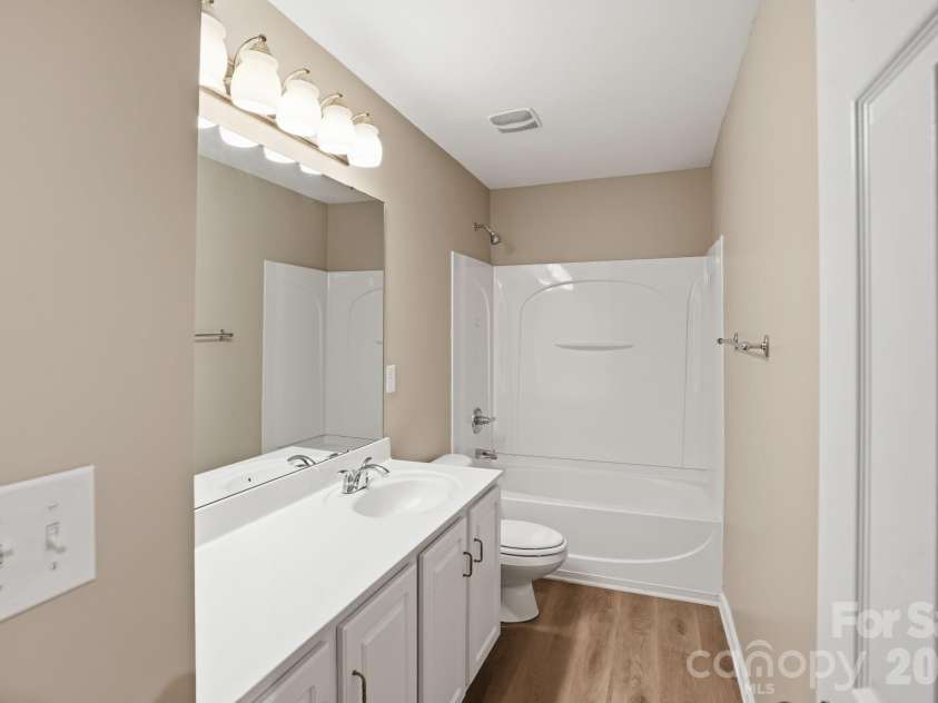6427 Hermsley Road, Charlotte, NC 28278.  MLS# CAR4386476, YatesRealty ID 27275. 