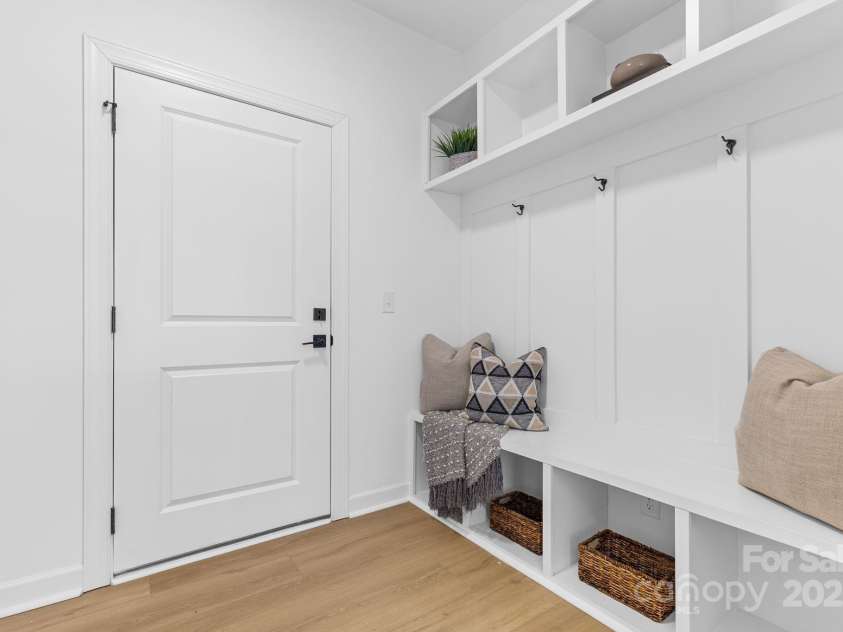 3820 Odom Way, Charlotte, NC 28208.  MLS# CAR4222165, YatesRealty ID 27277. 