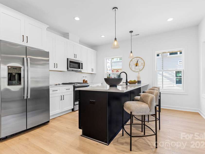 3820 Odom Way, Charlotte, NC 28208.  MLS# CAR4222165, YatesRealty ID 27277. 