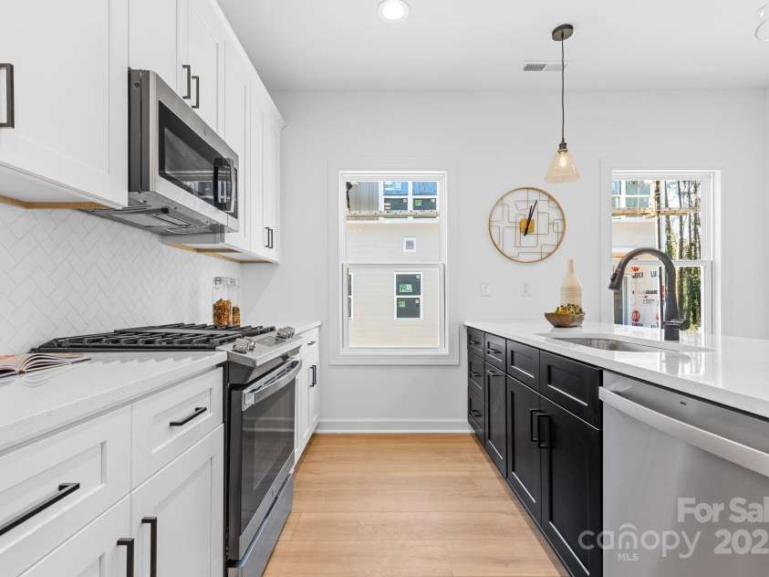 3820 Odom Way, Charlotte, NC 28208.  MLS# CAR4222165, YatesRealty ID 27277. 