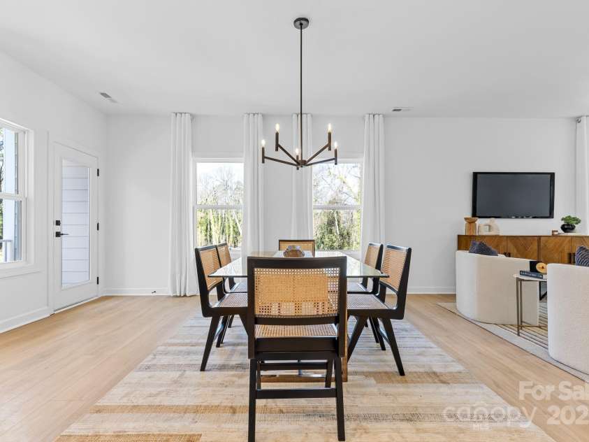 3820 Odom Way, Charlotte, NC 28208.  MLS# CAR4222165, YatesRealty ID 27277. 