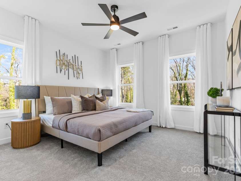 3820 Odom Way, Charlotte, NC 28208.  MLS# CAR4222165, YatesRealty ID 27277. 