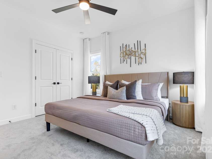 3820 Odom Way, Charlotte, NC 28208.  MLS# CAR4222165, YatesRealty ID 27277. 