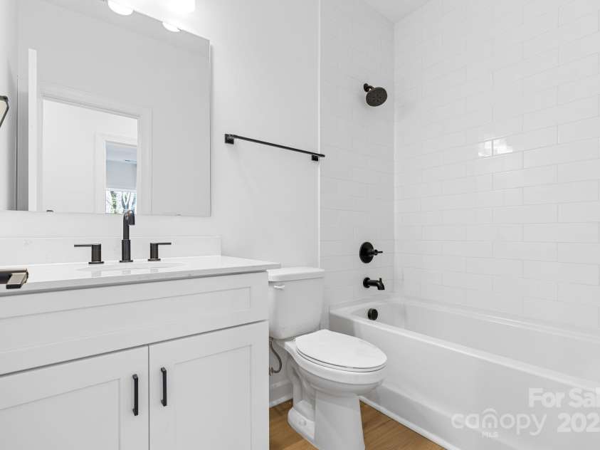 3820 Odom Way, Charlotte, NC 28208.  MLS# CAR4222165, YatesRealty ID 27277. 