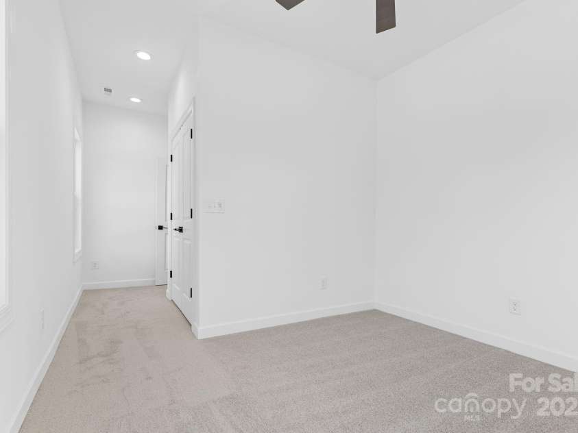 3820 Odom Way, Charlotte, NC 28208.  MLS# CAR4222165, YatesRealty ID 27277. 