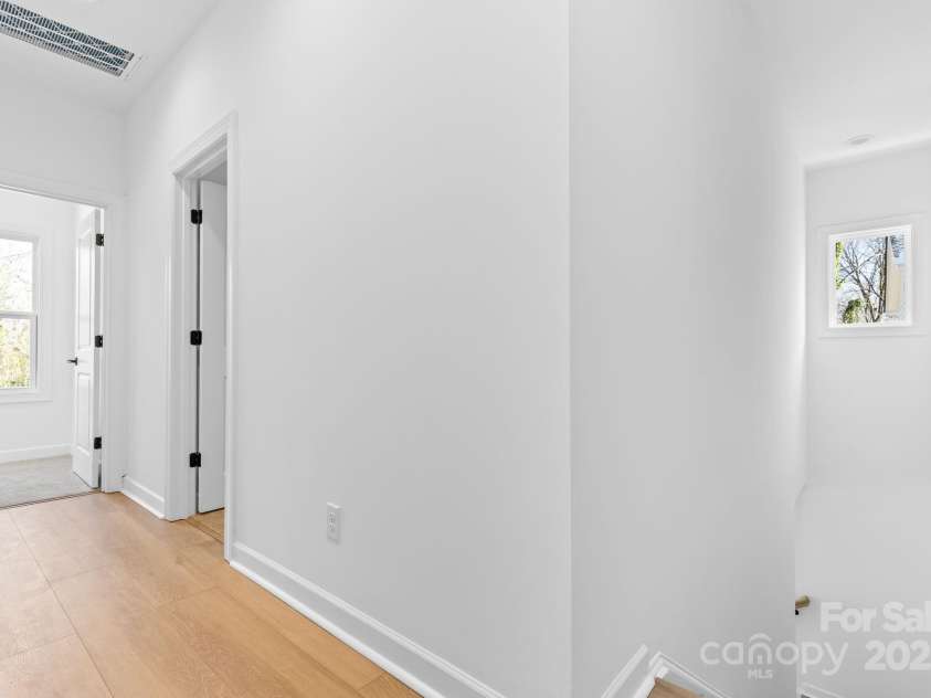 3820 Odom Way, Charlotte, NC 28208.  MLS# CAR4222165, YatesRealty ID 27277. 