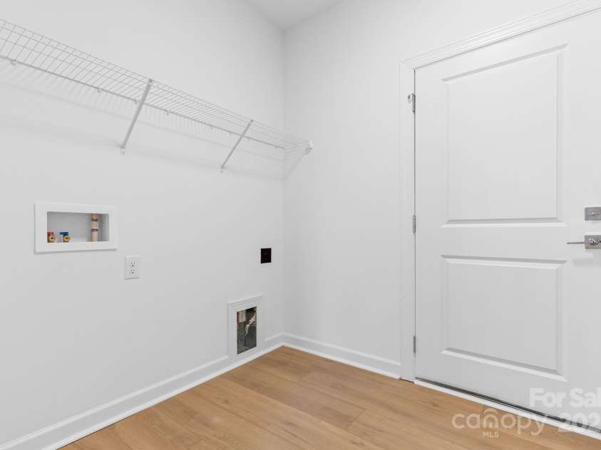 3820 Odom Way, Charlotte, NC 28208.  MLS# CAR4222165, YatesRealty ID 27277. 