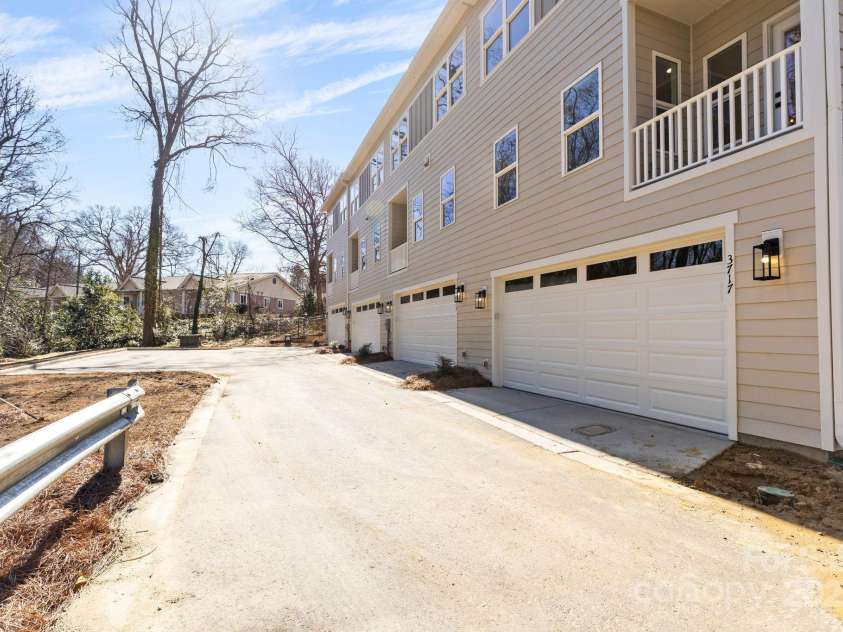 3820 Odom Way, Charlotte, NC 28208.  MLS# CAR4222165, YatesRealty ID 27277. 