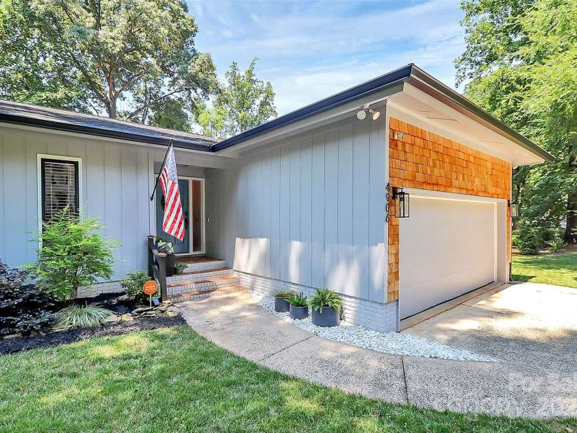 4906 Crooked Oak Lane, Charlotte, NC 28226.  MLS# CAR4280222, YatesRealty ID 27278. 