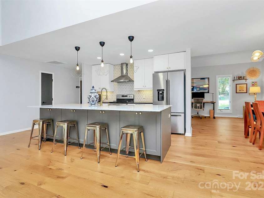 4906 Crooked Oak Lane, Charlotte, NC 28226.  MLS# CAR4280222, YatesRealty ID 27278. 