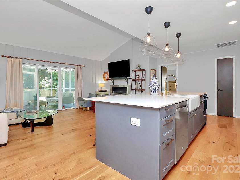 4906 Crooked Oak Lane, Charlotte, NC 28226.  MLS# CAR4280222, YatesRealty ID 27278. 