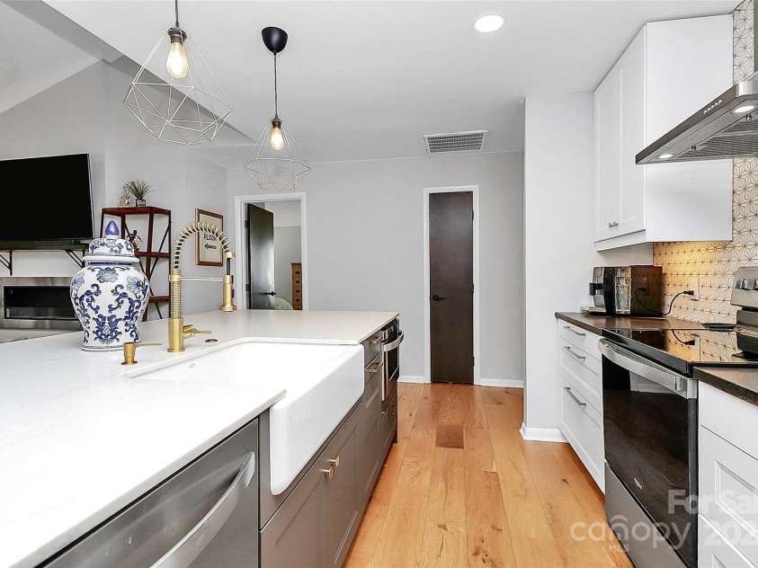 4906 Crooked Oak Lane, Charlotte, NC 28226.  MLS# CAR4280222, YatesRealty ID 27278. 