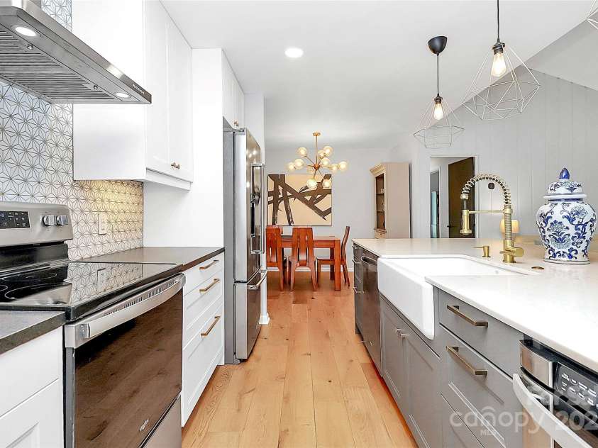 4906 Crooked Oak Lane, Charlotte, NC 28226.  MLS# CAR4280222, YatesRealty ID 27278. 