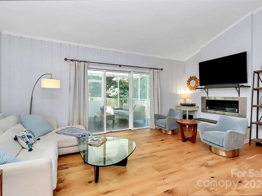 4906 Crooked Oak Lane, Charlotte, NC 28226.  MLS# CAR4280222, YatesRealty ID 27278. 