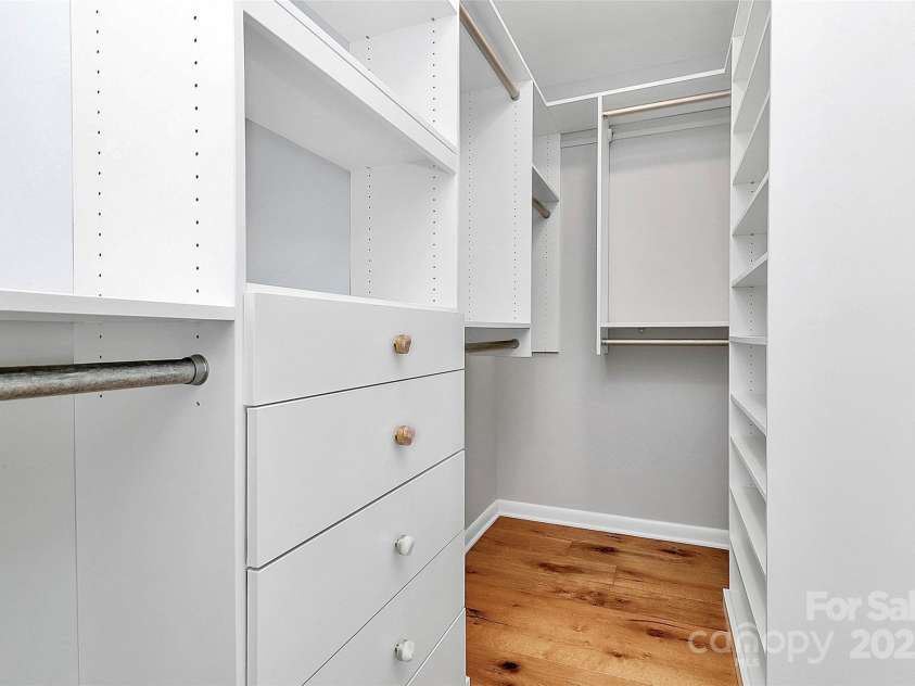 4906 Crooked Oak Lane, Charlotte, NC 28226.  MLS# CAR4280222, YatesRealty ID 27278. 