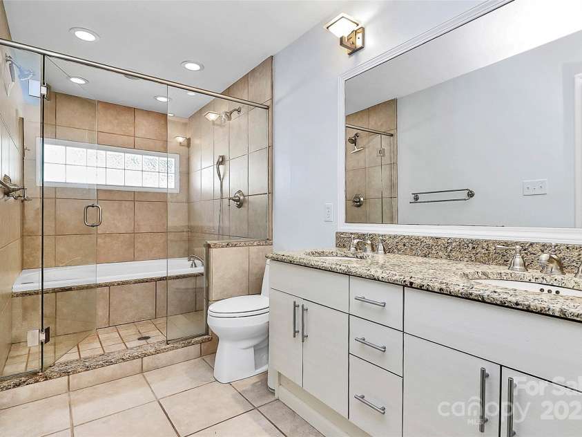 4906 Crooked Oak Lane, Charlotte, NC 28226.  MLS# CAR4280222, YatesRealty ID 27278. 