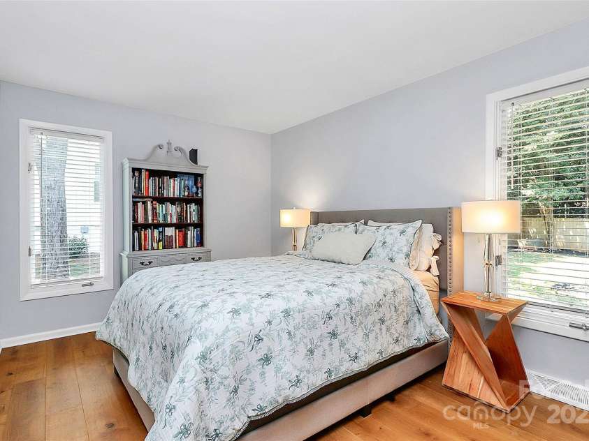 4906 Crooked Oak Lane, Charlotte, NC 28226.  MLS# CAR4280222, YatesRealty ID 27278. 