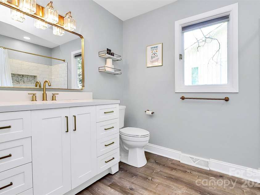 4906 Crooked Oak Lane, Charlotte, NC 28226.  MLS# CAR4280222, YatesRealty ID 27278. 