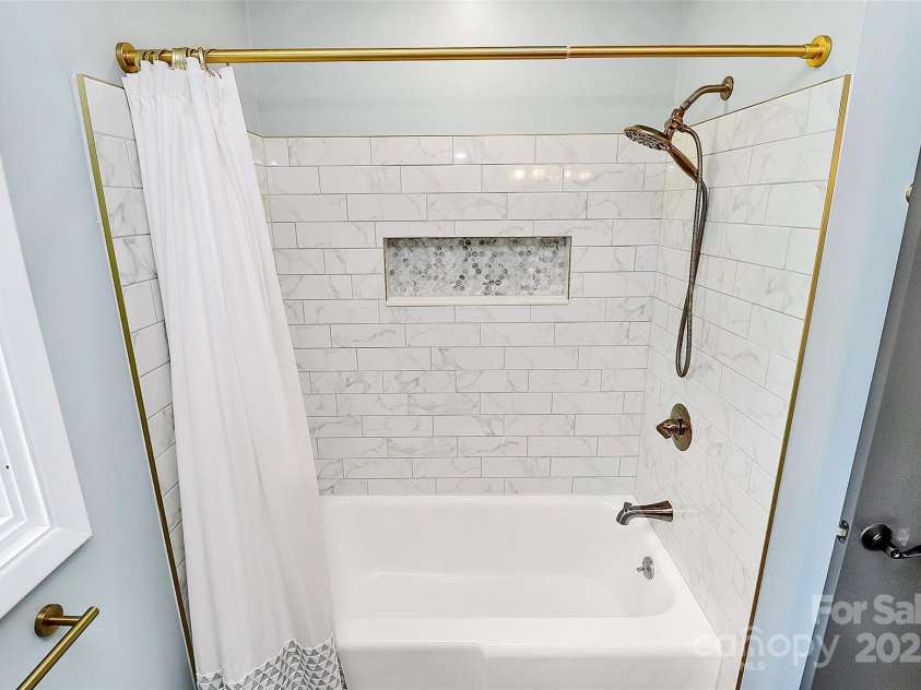 4906 Crooked Oak Lane, Charlotte, NC 28226.  MLS# CAR4280222, YatesRealty ID 27278. 