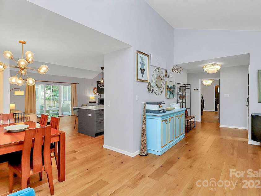4906 Crooked Oak Lane, Charlotte, NC 28226.  MLS# CAR4280222, YatesRealty ID 27278. 