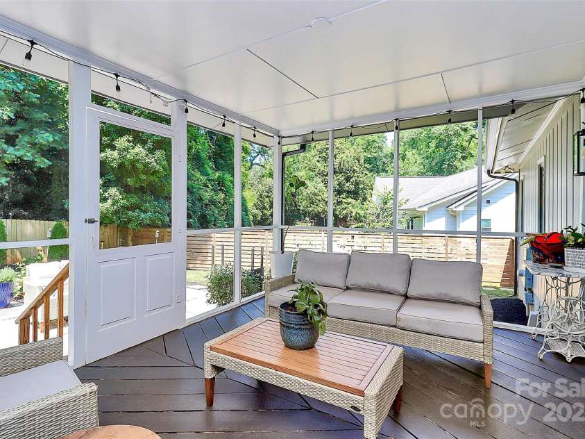 4906 Crooked Oak Lane, Charlotte, NC 28226.  MLS# CAR4280222, YatesRealty ID 27278. 