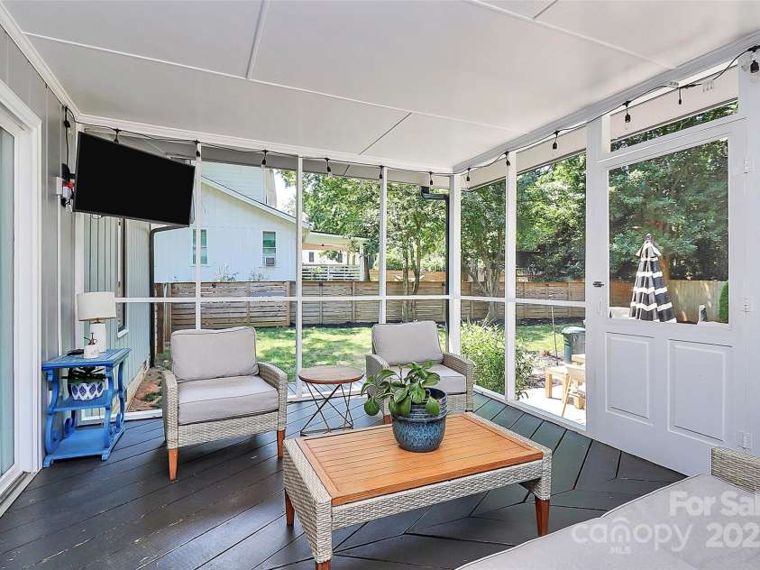 4906 Crooked Oak Lane, Charlotte, NC 28226.  MLS# CAR4280222, YatesRealty ID 27278. 