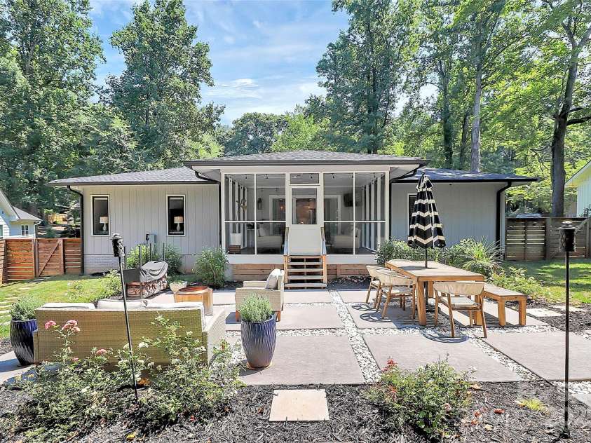4906 Crooked Oak Lane, Charlotte, NC 28226.  MLS# CAR4280222, YatesRealty ID 27278. 
