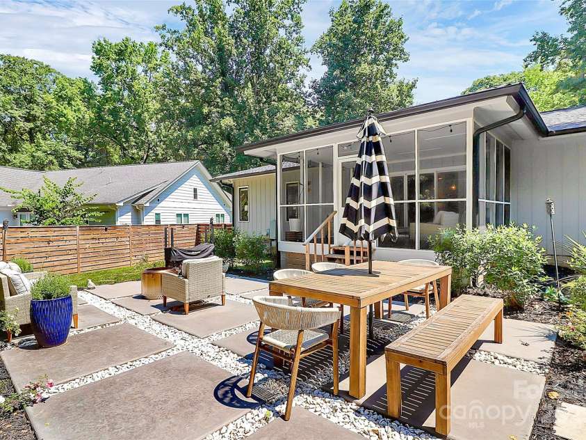 4906 Crooked Oak Lane, Charlotte, NC 28226.  MLS# CAR4280222, YatesRealty ID 27278. 