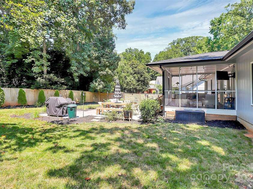 4906 Crooked Oak Lane, Charlotte, NC 28226.  MLS# CAR4280222, YatesRealty ID 27278. 
